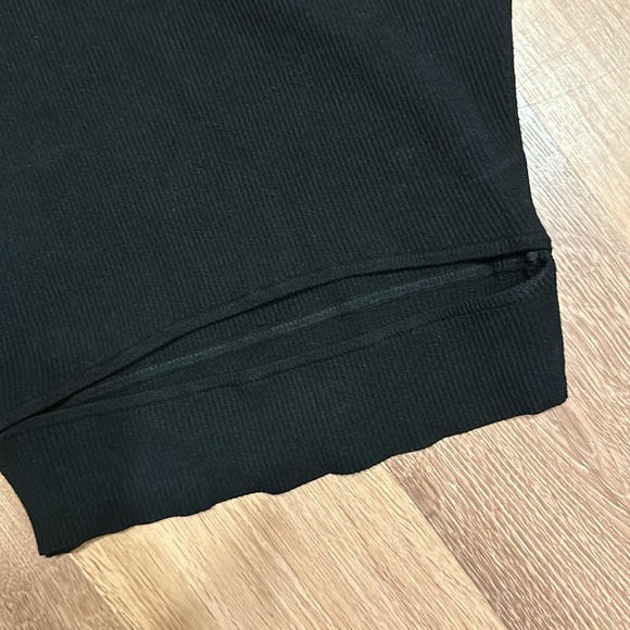 Wilfred cropped black top with cutout - Picture 2 of 4